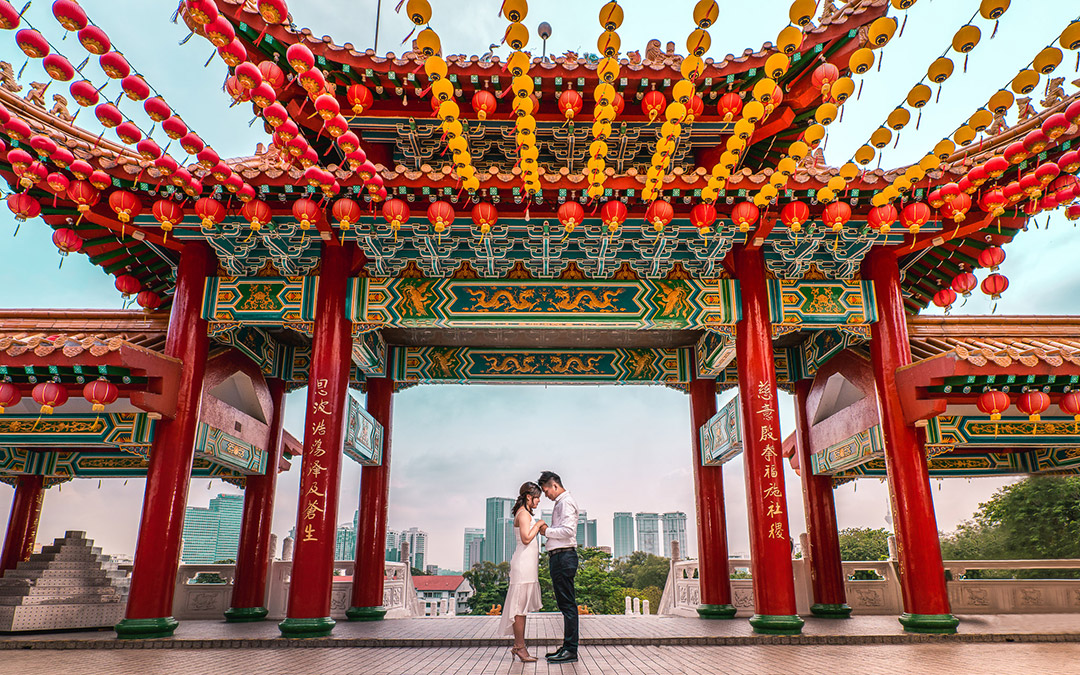 Registration of marriage in Thean Hou Temple photoshoot